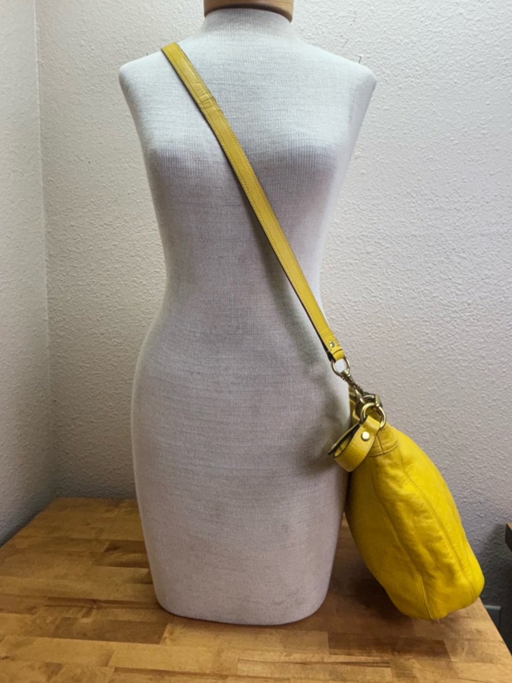 Coach Ashley Hippie Yellow Leather Shoulder Bag F20114 - Picture 12 of 16